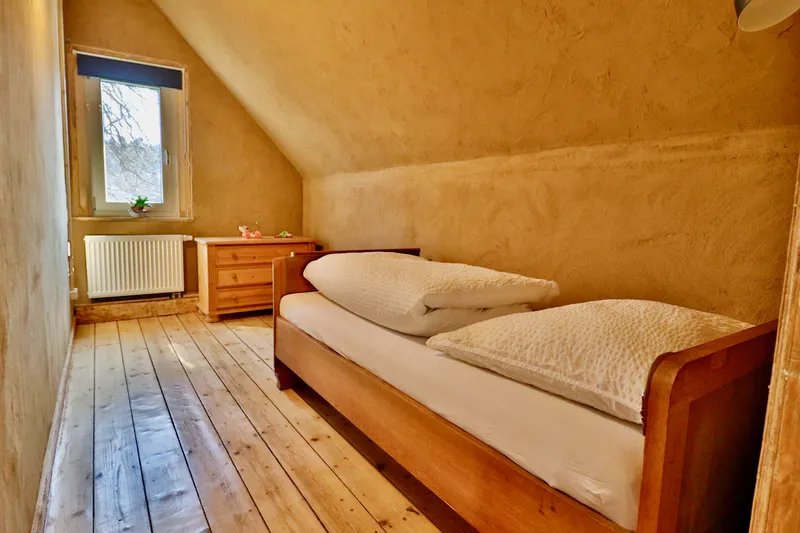 Weiteres Kinderzimmer mit Einzelbett