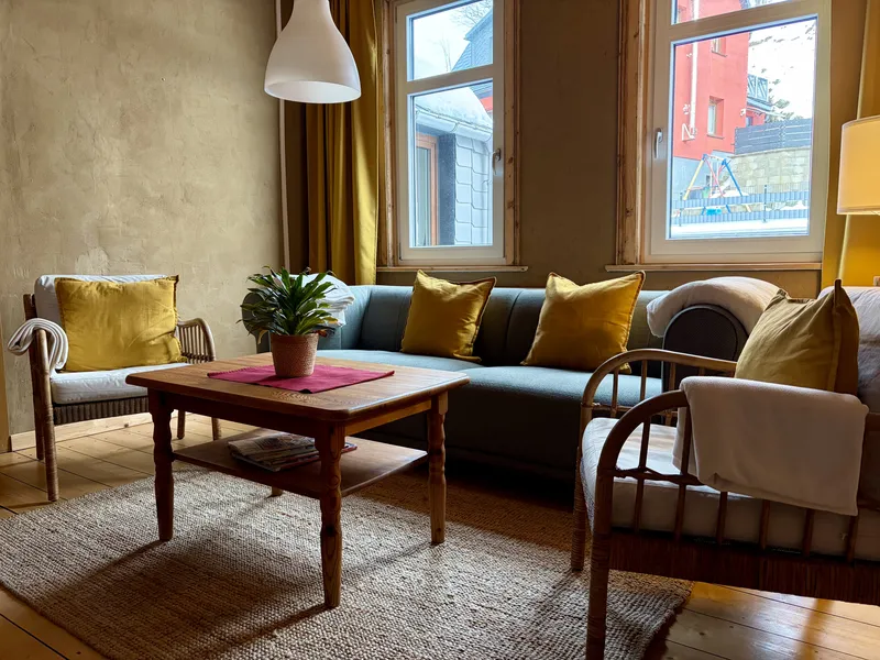 Wohnzimmer mit gemütlicher Sitzecke