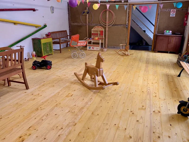 Große Bobbycarhalle zum Toben