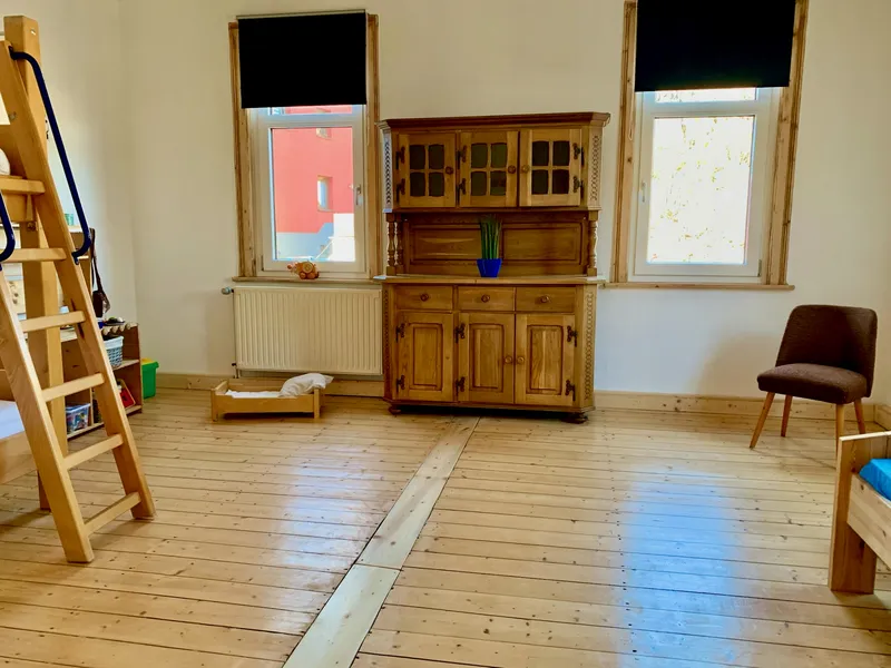 Spielecke im Kinderzimmer mit Kinderküche